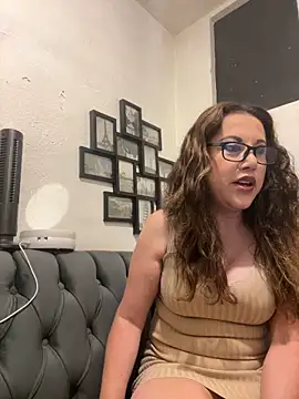 Snapshot of MirandaLatinaLovely chatting on 05-30-26, 06:05 MirandaLatinaLovely online show from 05-30-26, 06:05