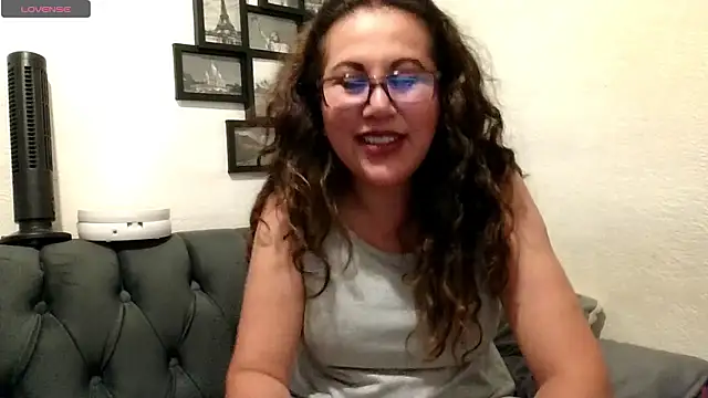 Snapshot of MirandaLatinaLovely chatting on 06-10-26, 04:45 MirandaLatinaLovely online show from 06-10-26, 04:45