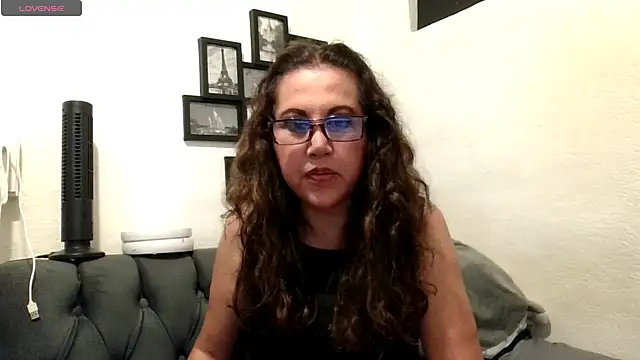 Snapshot of MirandaLatinaLovely chatting on 06-11-26, 03:37 MirandaLatinaLovely online show from 06-11-26, 03:37