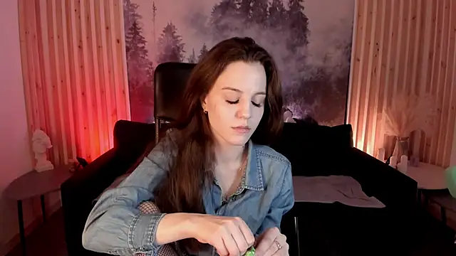 Snapshot of MilaStoyne chatting on 02-12-25, 12:01 MilaStoyne online show from 02-12-25, 12:01