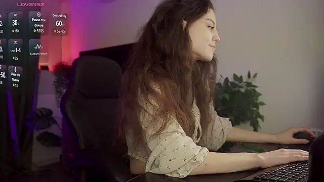 Snapshot of MilaStoyne chatting on 10-29-25, 06:15 MilaStoyne online show from 10-29-25, 06:15