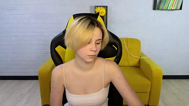 Snapshot of BettyCarter07 chatting on 02-05-25, 09:15 BettyCarter07 online show from 02-05-25, 09:15