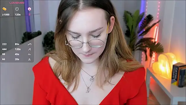 Snapshot of MaryWaddell chatting on 03-02-25, 12:53 MaryWaddell online show from 03-02-25, 12:53