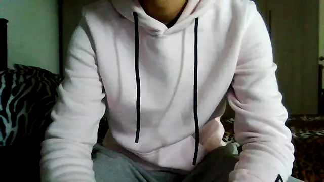 Snapshot of tommyboyteen chatting on 02-14-25, 12:47 tommyboyteen online show from 02-14-25, 12:47