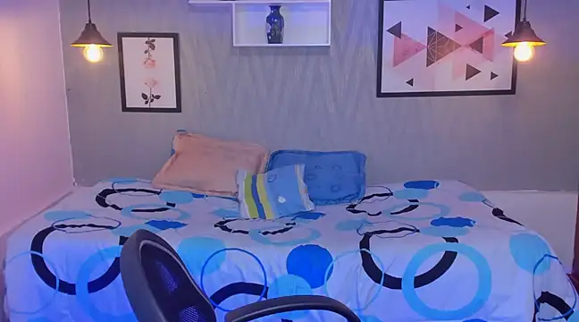 Nohemi louse online show from 02-20-25, 10:48