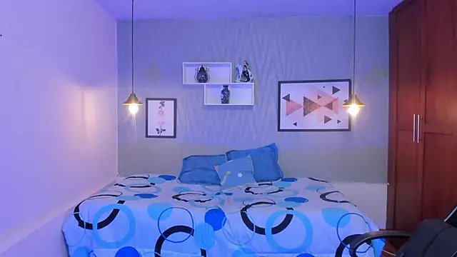 Nohemi louse online show from 03-13-25, 01:43