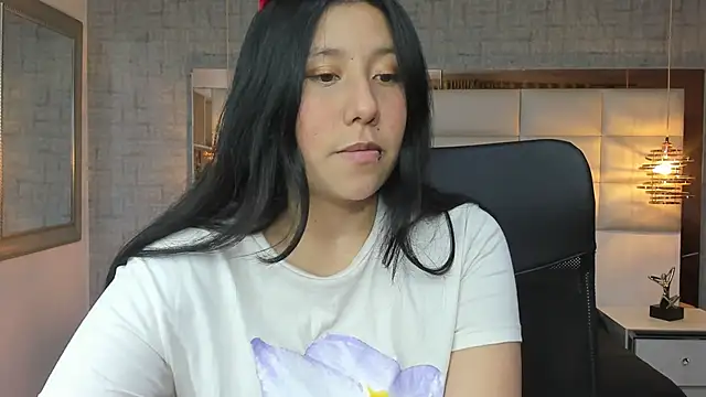 Nohemi louse online show from 10-13-25, 06:52