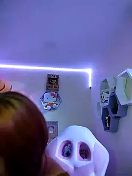 Snapshot of chloe_rockss_ chatting on 03-18-25, 09:10 chloe rockss online show from 03-18-25, 09:10