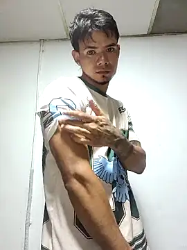 Snapshot of Niick01_ chatting on 12-17-25, 12:05 Niick01 online show from 12-17-25, 12:05