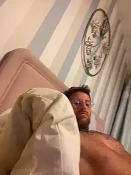 Snapshot of Jamesdeanmcqueen chatting on 02-05-25, 11:17 Jamesdeanmcqueen online show from 02-05-25, 11:17