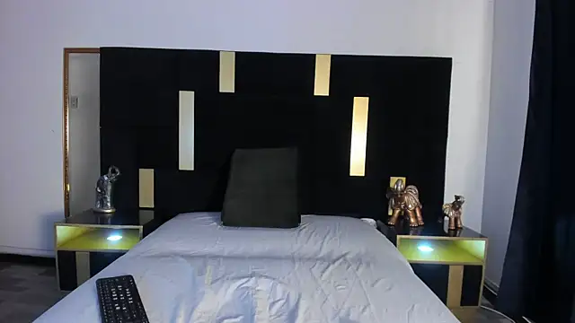 Snapshot of Keyla__Jones chatting on 02-18-25, 07:41 Keyla Jones online show from 02-18-25, 07:41