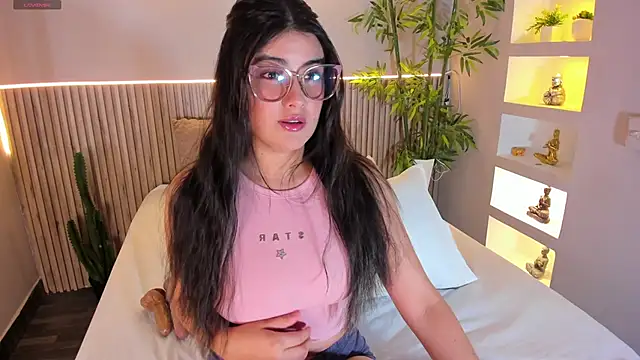 LinnaEvanson online show from 10-29-25, 04:15