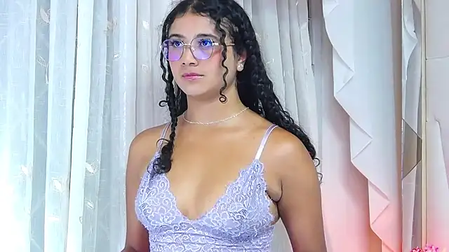 Snapshot of GinevraCarusso chatting on 09-08-25, 04:17 GinevraCarusso online show from 09-08-25, 04:17