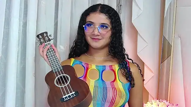 Snapshot of GinevraCarusso chatting on 09-27-25, 07:08 GinevraCarusso online show from 09-27-25, 07:08