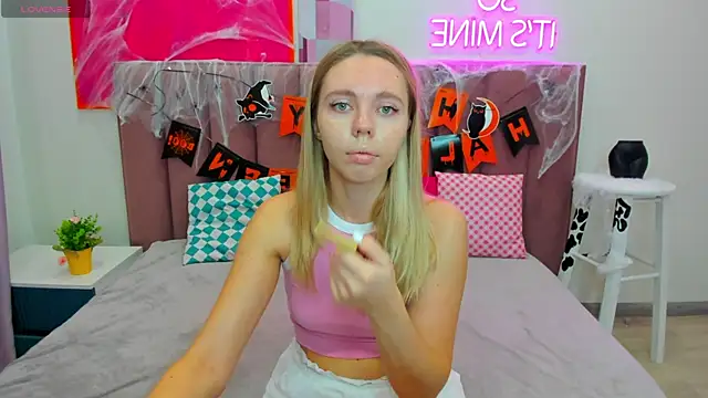 TessaAdorable online show from 10-29-25, 01:30