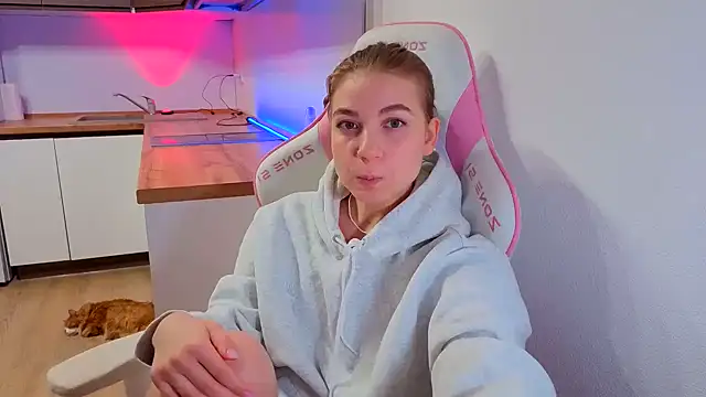 Enjoy everymoment  online show from 03-23-26, 07:07