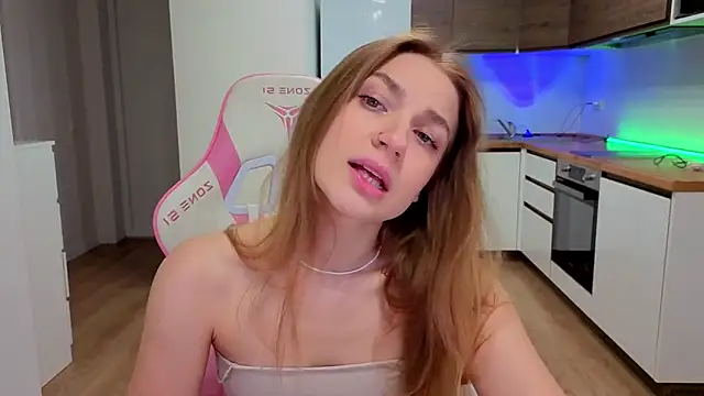 Enjoy everymoment  online show from 04-08-26, 03:50