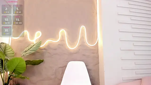 Snapshot of Lia_Guzman chatting on 02-22-25, 11:46 Lia Guzman online show from 02-22-25, 11:46