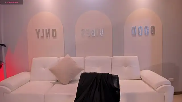 Snapshot of BeccaBaxter chatting on 09-16-25, 07:59 BeccaBaxter online show from 09-16-25, 07:59