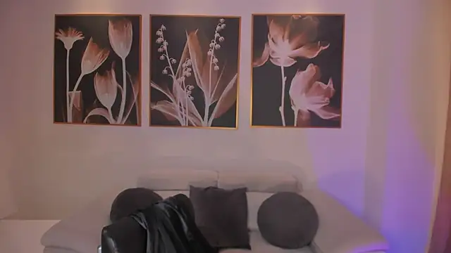 Snapshot of BeccaBaxter chatting on 11-22-25, 12:04 BeccaBaxter online show from 11-22-25, 12:04