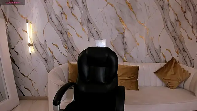 Snapshot of BeccaBaxter chatting on 12-05-25, 12:14 BeccaBaxter online show from 12-05-25, 12:14