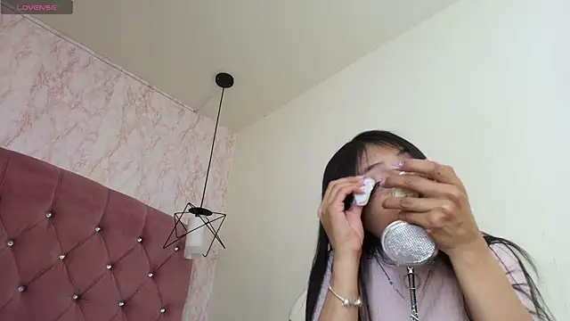 Raichell  online show from 10-28-25, 04:05