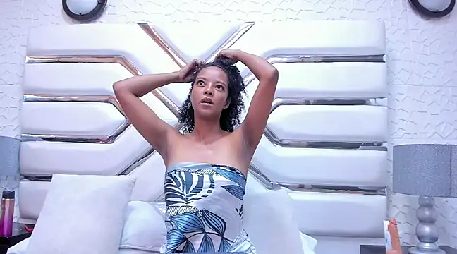 Snapshot of LottieBenz chatting on 02-06-25, 04:47 LottieBenz online show from 02-06-25, 04:47