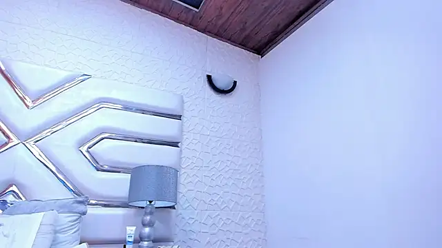 Snapshot of LottieBenz chatting on 02-11-25, 04:24 LottieBenz online show from 02-11-25, 04:24