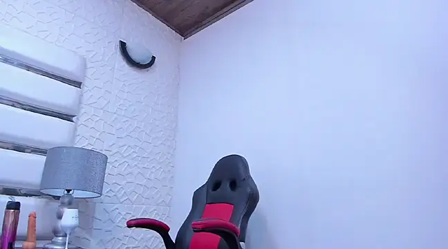 Snapshot of LottieBenz chatting on 02-12-25, 10:04 LottieBenz online show from 02-12-25, 10:04