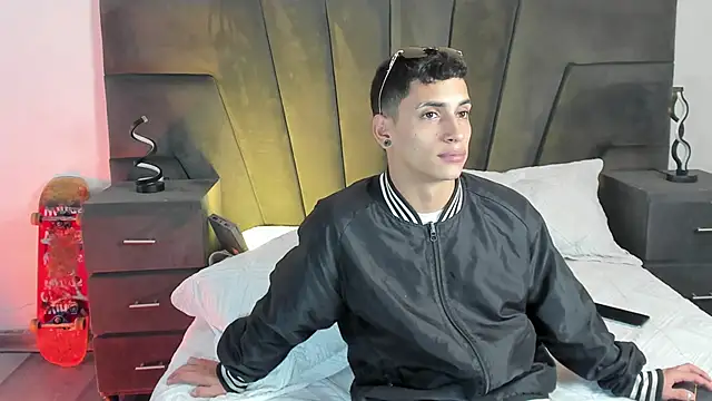 JhoanLeandro online show from 03-18-25, 04:15