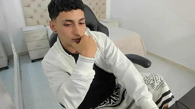 JhoanLeandro online show from 10-19-25, 05:19