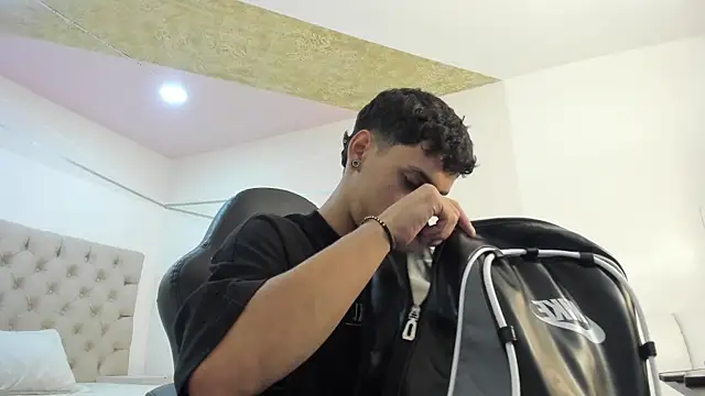 JhoanLeandro online show from 10-23-25, 04:12