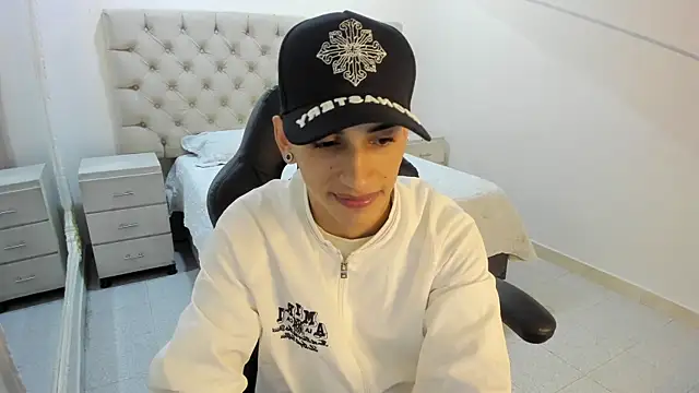 JhoanLeandro online show from 11-30-25, 05:00