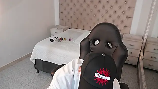 JhoanLeandro online show from 02-22-26, 06:02