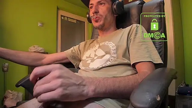 Snapshot of BigCumShoot chatting on 01-02-25, 08:39 BigCumShoot online show from 01-02-25, 08:39