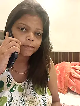 Snapshot of Babybird chatting on 10-10-25, 01:43 Babybird online show from 10-10-25, 01:43