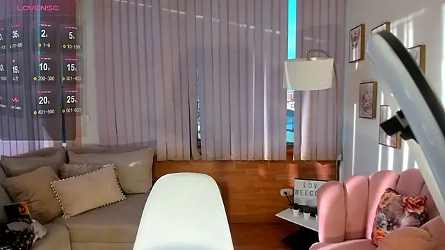 Daphne chers online show from 02-14-25, 12:03