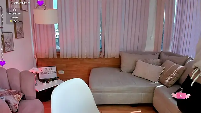 Daphne chers online show from 02-15-25, 03:39