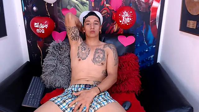 Snapshot of Lenny_Milers chatting on 02-15-25, 02:26 Lenny Milers online show from 02-15-25, 02:26