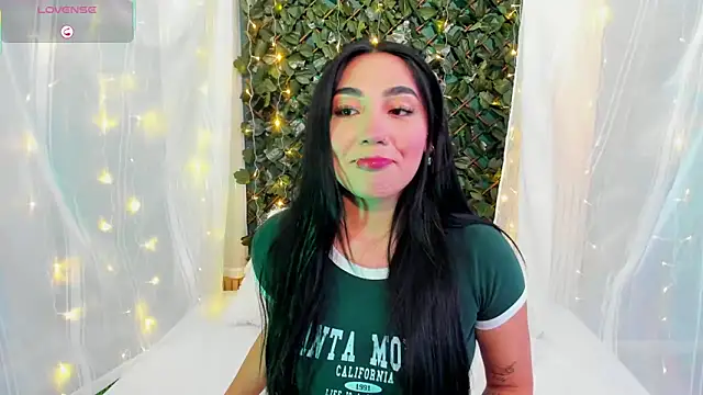 Snapshot of Enyel_valmina chatting on 03-17-25, 09:23 Enyel valmina online show from 03-17-25, 09:23