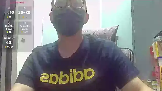 Snapshot of beartopslave chatting on 10-15-25, 04:23 beartopslave online show from 10-15-25, 04:23