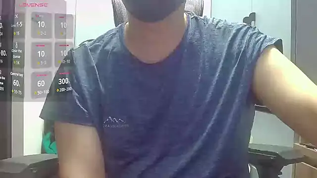 Snapshot of beartopslave chatting on 10-21-25, 06:14 beartopslave online show from 10-21-25, 06:14