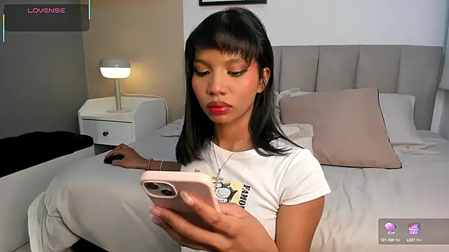 Gigi Strawberry online show from 09-10-25, 04:45