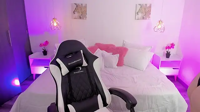 Snapshot of whiteatenea chatting on 09-24-25, 01:20 whiteatenea online show from 09-24-25, 01:20