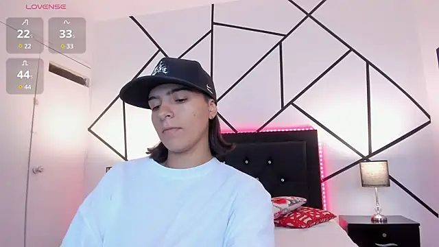 Liiam smith  online show from 02-07-25, 11:45