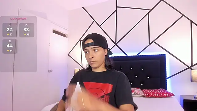 Liiam smith  online show from 03-19-25, 12:12