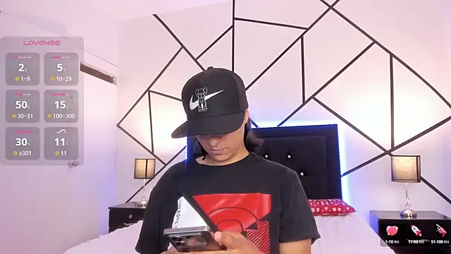 Liiam smith  online show from 03-19-25, 04:02