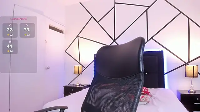 Liiam smith  online show from 03-20-25, 07:14