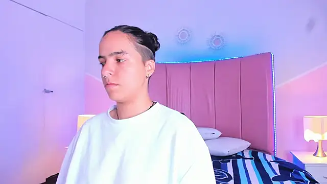 Liiam smith  online show from 09-11-25, 01:11