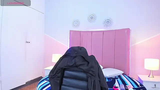 Liiam smith  online show from 10-20-25, 12:38